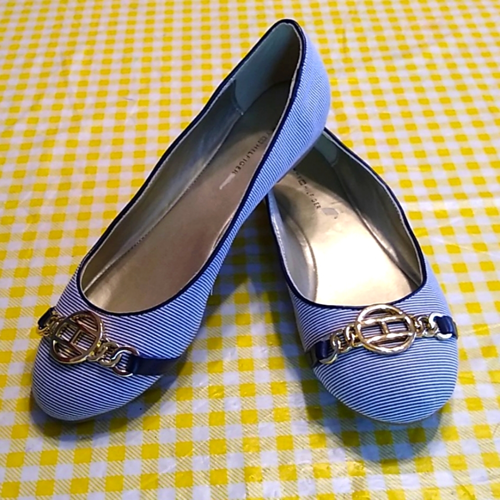 Women's 7.5 Tommy Hilfiger canvas stripped shoes